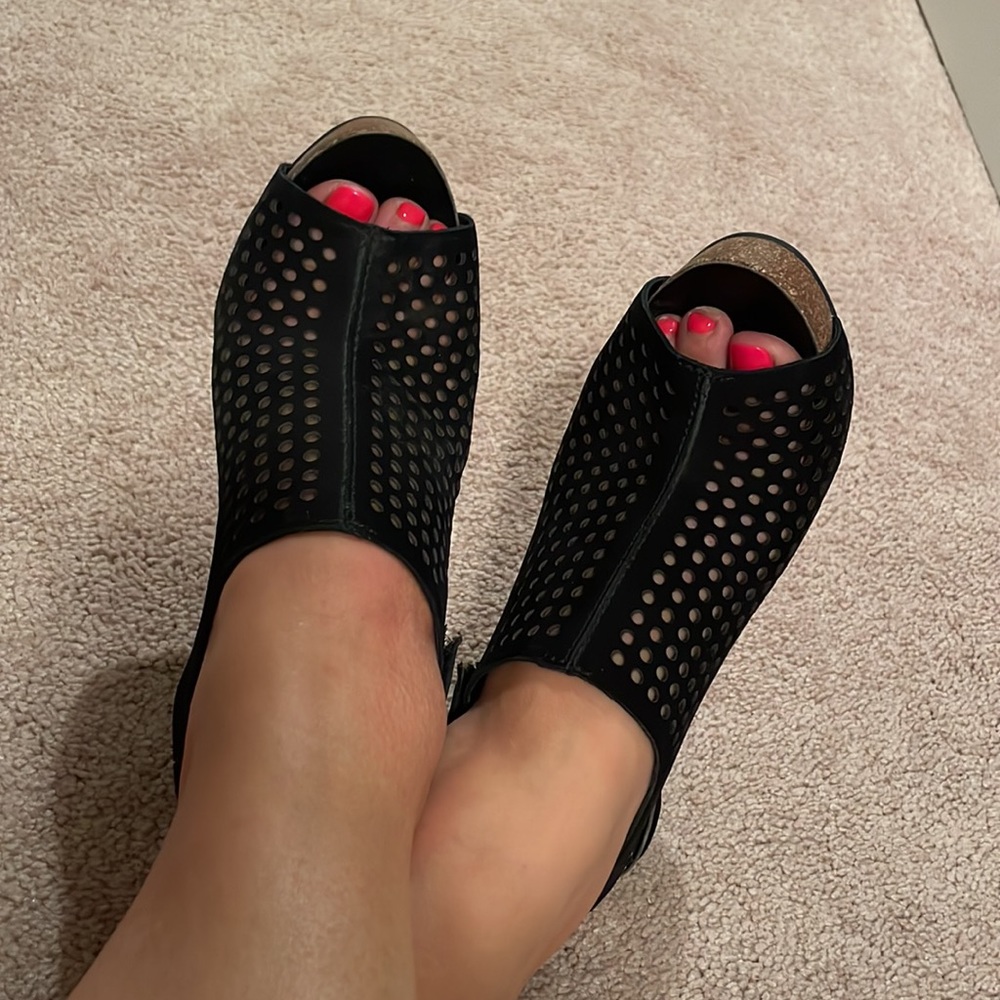 Heels - Picture 5 of 5